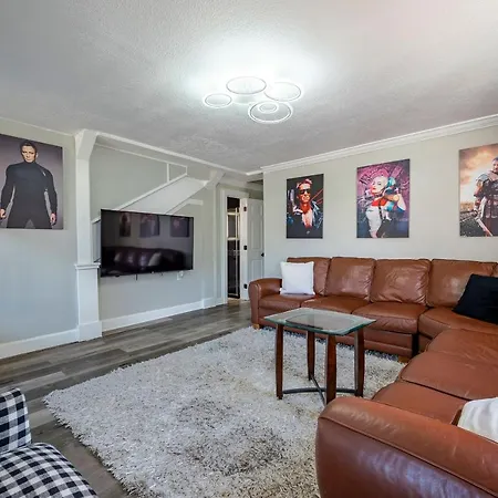Big House/Downtown/Pets/Parking/Ev/Holiday Ready